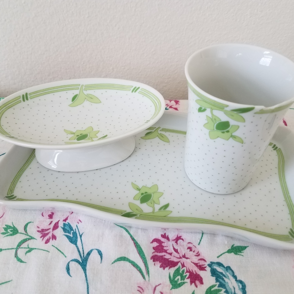 Vintage vanity set